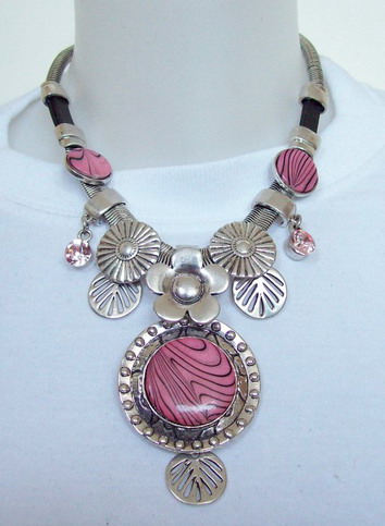 Ketting met roze stenen